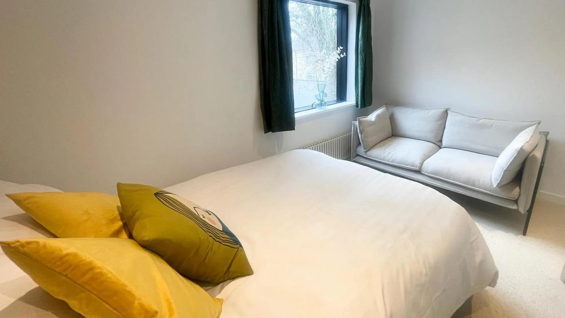 Spacious 2 Bed Apartment Near River & Station - Cambridge Homehost United Kingdom